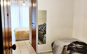 Elegant Central Studio With Balcony & 1 Gbps Fiber